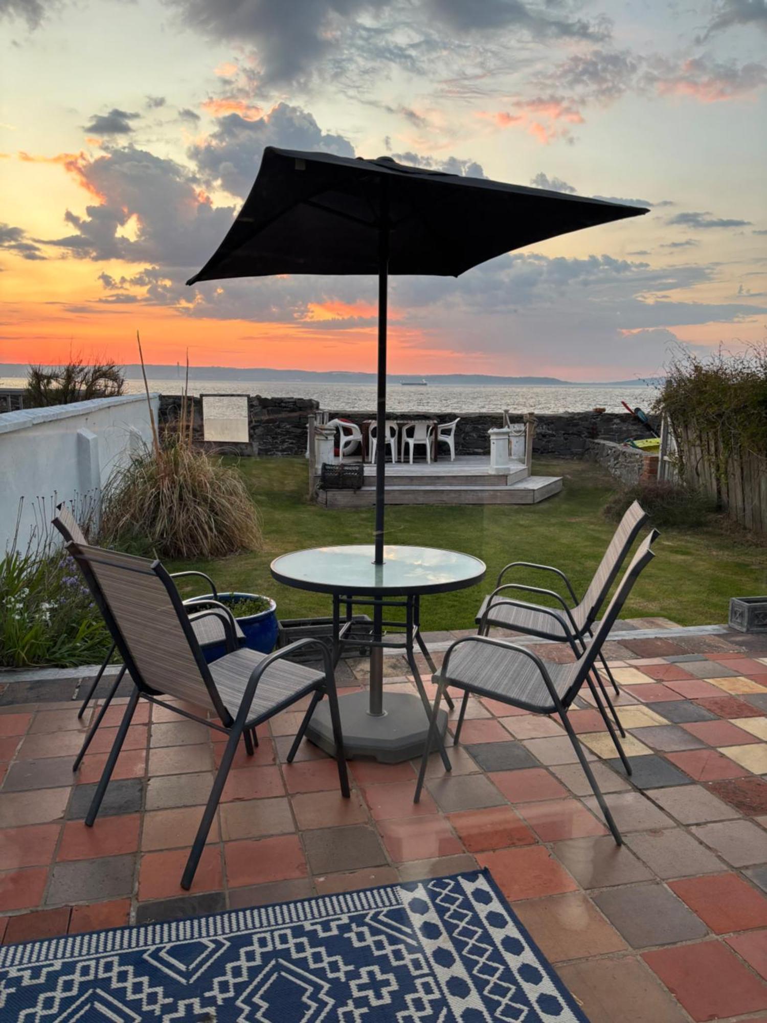 Splash Cottage Beach House With Sea Lapping Garden Bangor  Bagian luar foto